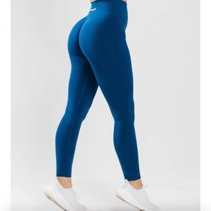 Alphalete Amplify victory blue